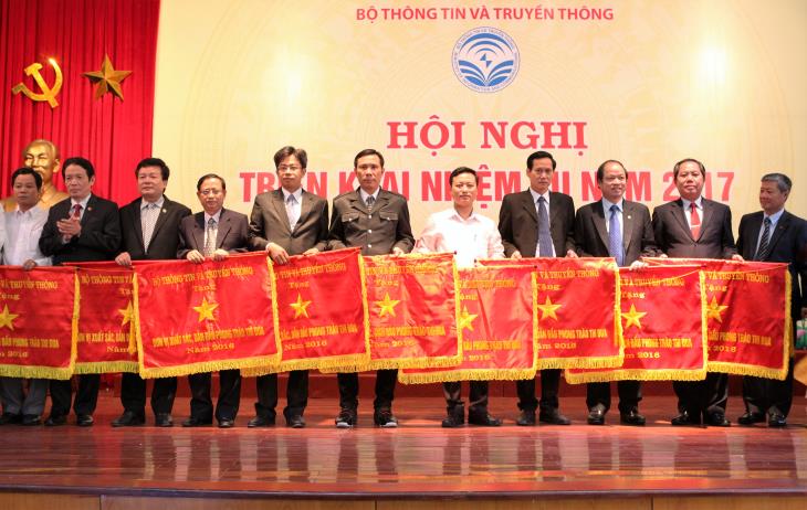 Phó Giám đốc Sở TTTT Tây Ninh – Vũ Xuân Trường (Người đứng thứ 3 từ trái sang)